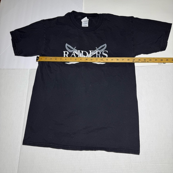 Black NFL Raiders Vintage Pirate & Swords T-Shirt Size M Raiders Graphic T-Shirt - Picture 5 of 9